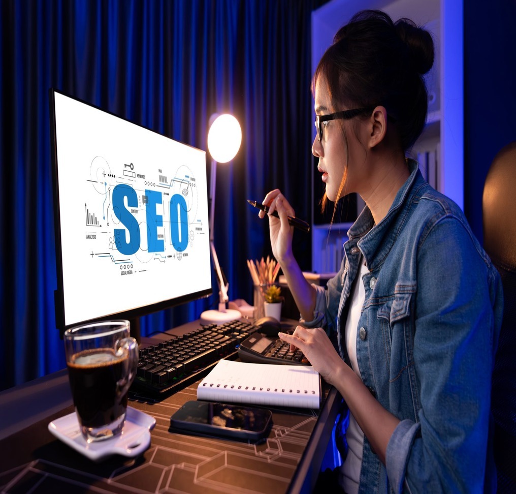 seo-search-engine-optimization-brisk-ecommerce-online-retail-business-2048x1366 (1)